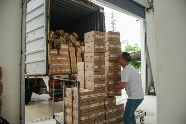 5000 CÁI Mũ bảo hiểm xe máy mô-đun được đóng gói đầy đủ và vận chuyển để hỗ trợ chuẩn bị hàng cho nhà bán buôn ở nước ngoài