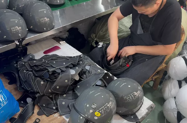 Nhà cung cấp mũ bảo hiểm xe máy chuyên nghiệp làm thế nào để đảm bảo hỗ trợ sau bán hàng đáng tin cậy ở nước ngoài?